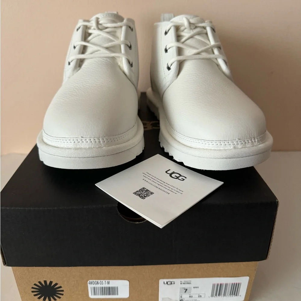 UGG Neumel Pebbled Leather Chukka Boot. Size: 9, 10